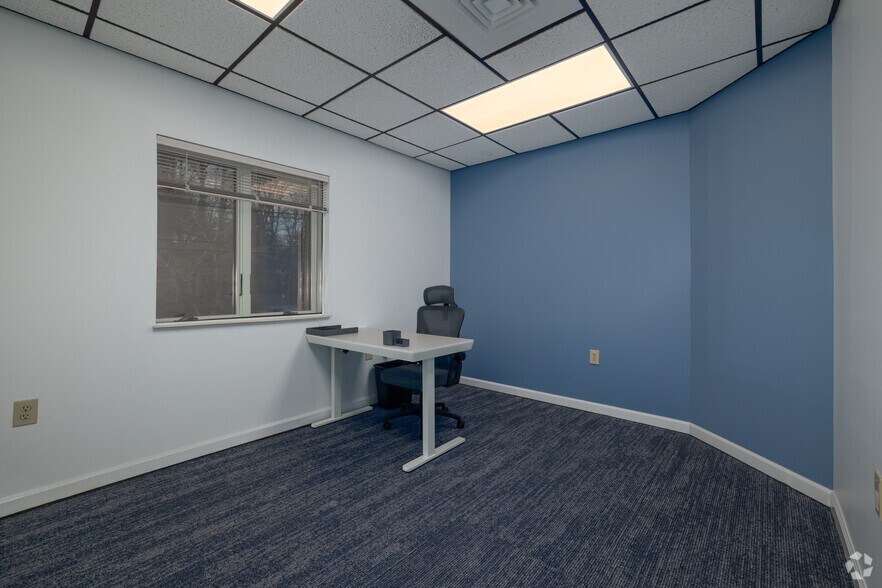 More Photos Of 1620 Asheville Hwy, Hendersonville Coworking Space