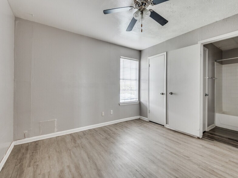 More Photos Of 2718 Sherman St, Grand Prairie Apartments For Sale