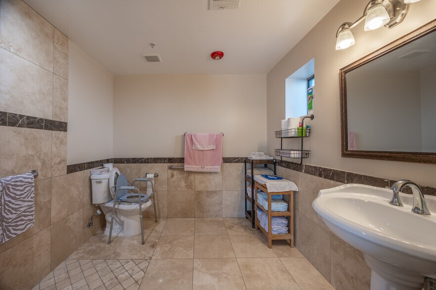 More Photos Of XXXXW Assisted Living Dr., Phoenix Assisted Living For Sale