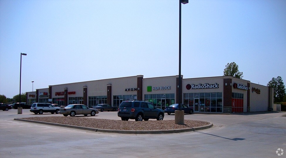 More Photos Of 2570 S Broadway, Wichita General Retail For Lease