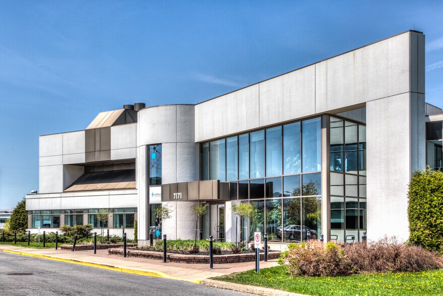 Primary Photo Of 7171 Rue Frederick-Banting, Saint-Laurent Medical For Lease
