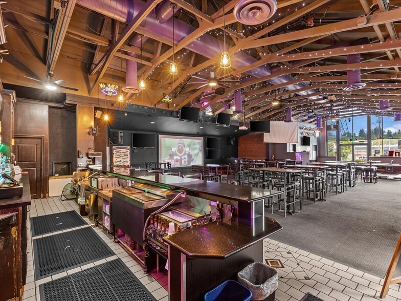 More Photos Of 14417 124th Ave NE, Kirkland Bar For Sale