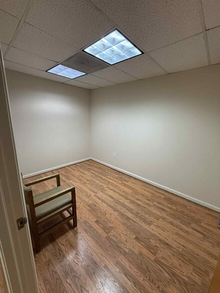 More Photos Of 6116 Rolling Rd, Springfield Medical For Sale