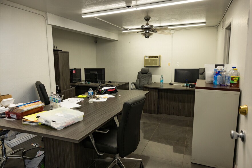 More Photos Of 811 E Jackson St, Phoenix Distribution For Sale