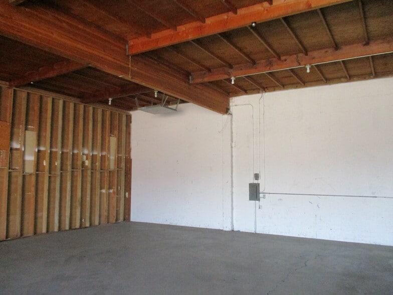 More Photos Of 336 Dawson Dr, Camarillo Warehouse For Lease