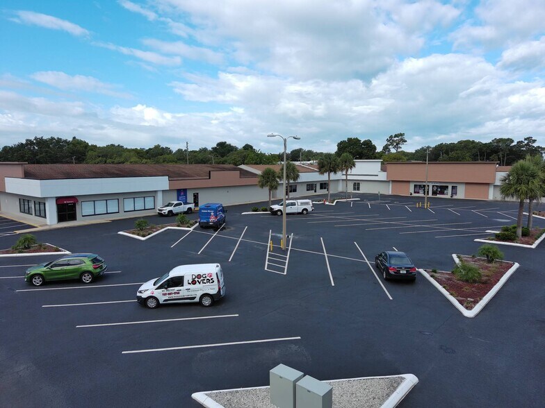Primary Photo Of 39918-39936 US Highway 19 N, Tarpon Springs General Retail For Lease