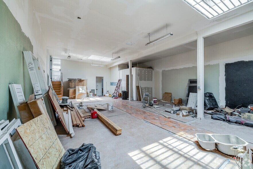 More Photos Of 4933 San Leandro St, Oakland Warehouse For Lease
