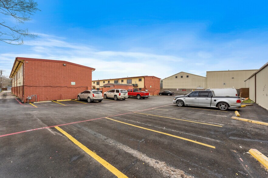 More Photos Of 1004 S Main St, Pasadena Apartments For Sale