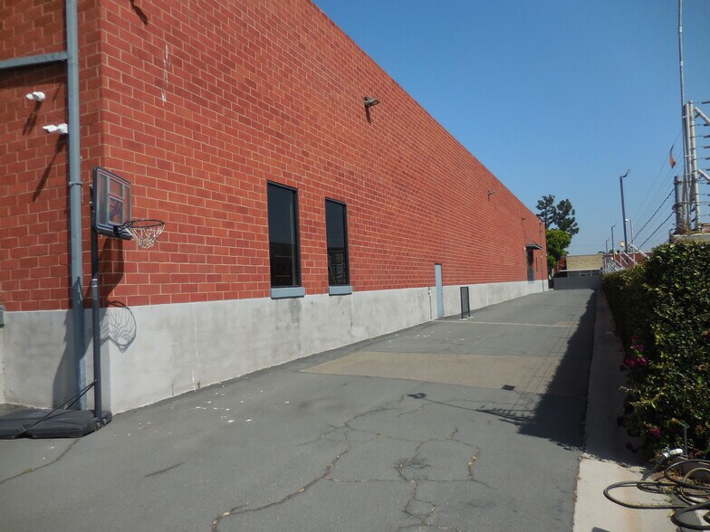 More Photos Of 1206-1210 W Jon St, Torrance Warehouse For Lease