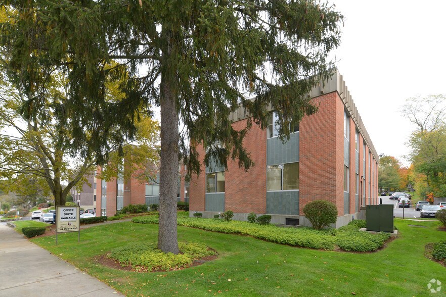 More Photos Of 40 Washington St, Wellesley Office For Lease