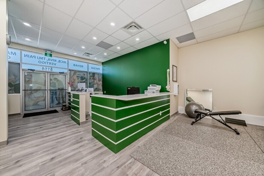 More Photos Of 2255 32 St NE, Calgary Storefront Retail Office For Lease