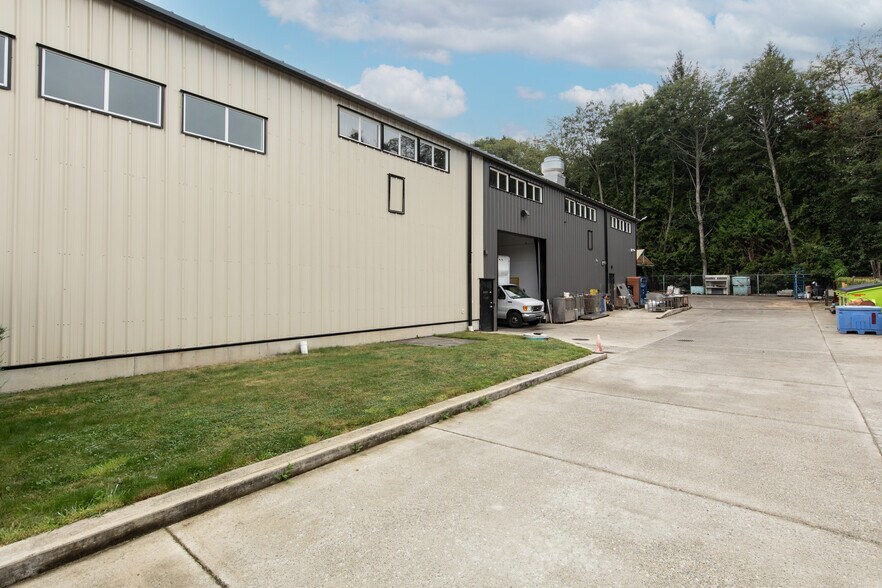 More Photos Of 7431 Industrial Rd, Lantzville Warehouse For Sale
