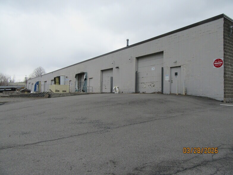 More Photos Of 19 Corporate Cir, East Syracuse Light Distribution For Lease