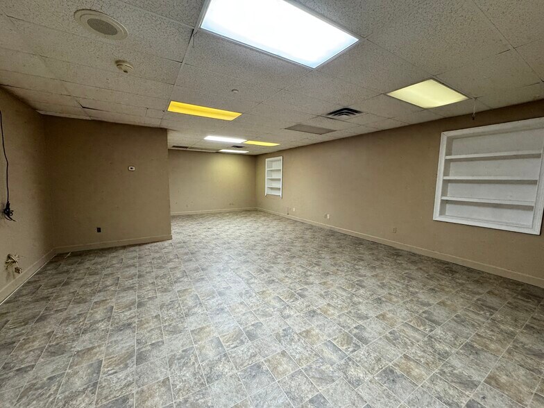 More Photos Of 421 N Gilmer Ave, Lanett General Retail For Sale