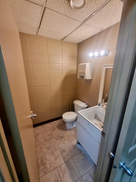 More Photos Of 52 129 Av NW, Edmonton Industrial For Lease