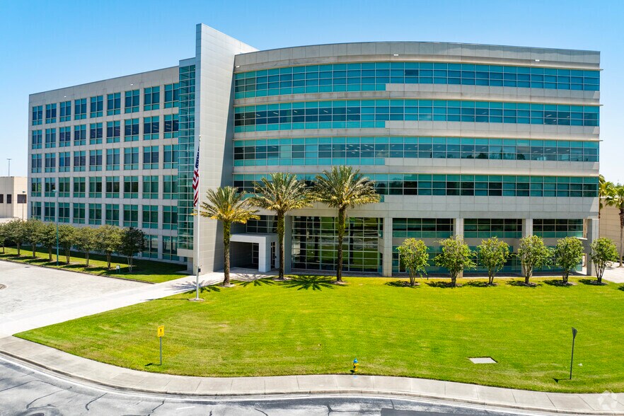 More Photos Of 8125 Highwoods Palm Way, Tampa Office For Lease