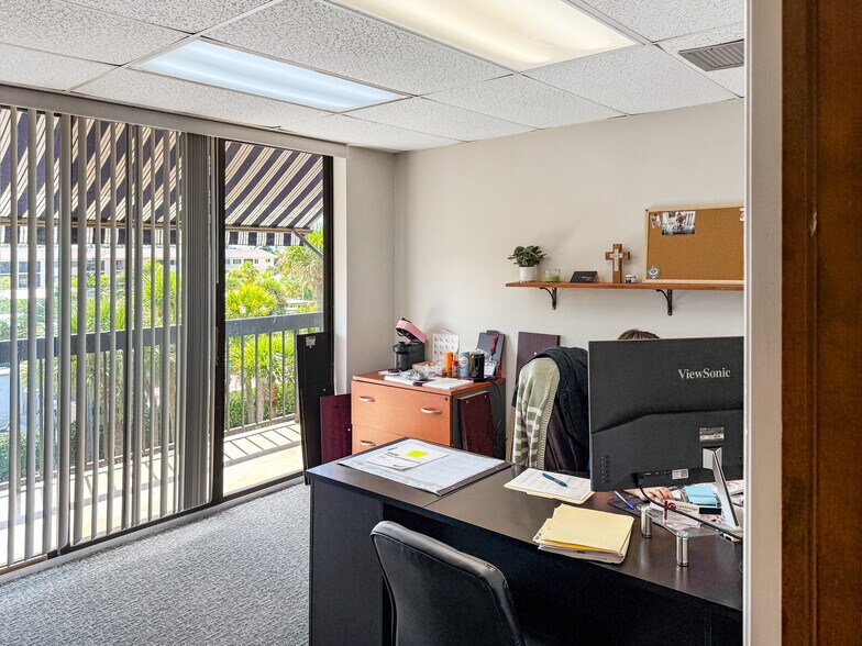 More Photos Of 2335 Tamiami Trl N, Naples Medical For Sale