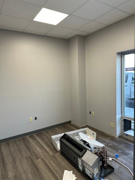 More Photos Of 4569 Dixie hwy, Elizabethtown Light Distribution For Lease