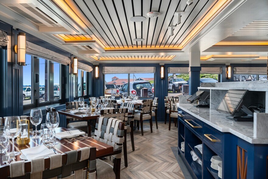 More Photos Of 212 Water St, Block Island Storefront For Sale