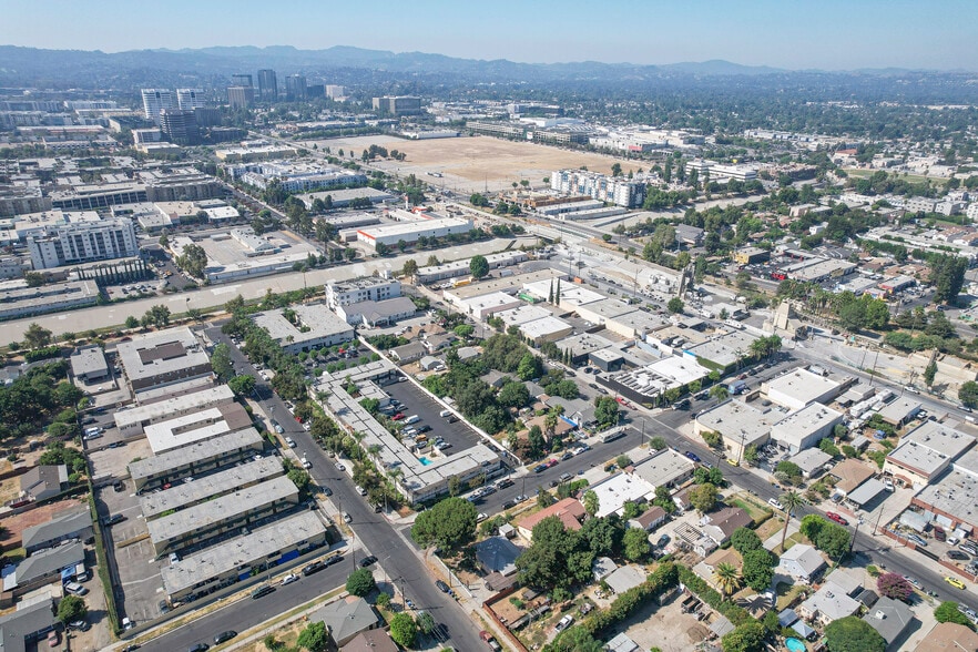 More Photos Of 6943 Eton Ave, Canoga Park Manufacturing For Lease