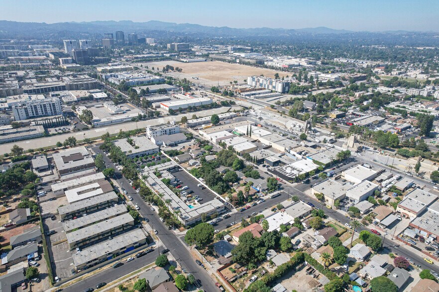 More Photos Of 6943 Eton Ave, Canoga Park Manufacturing For Sale