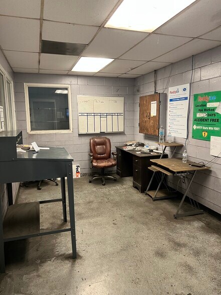 More Photos Of 13320 Metro Pky, Fort Myers Movie Radio TVStudio For Lease