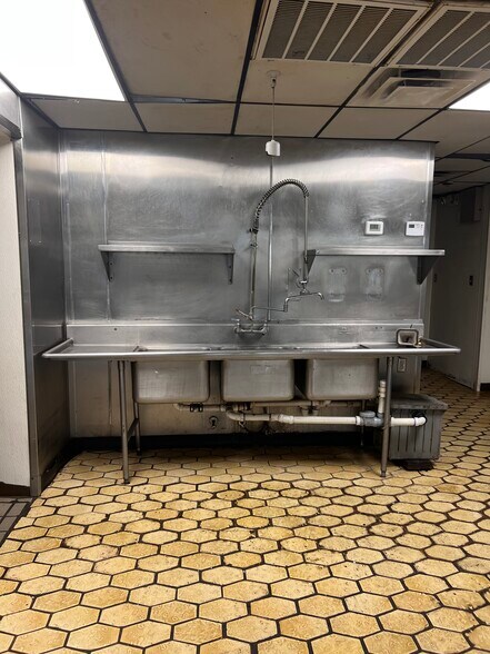 More Photos Of 1304 Chico Hwy, Bridgeport General Retail For Sale