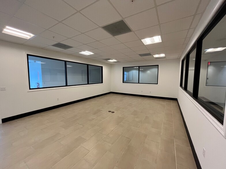 More Photos Of 7045 NW 46th St, Miami Warehouse For Lease