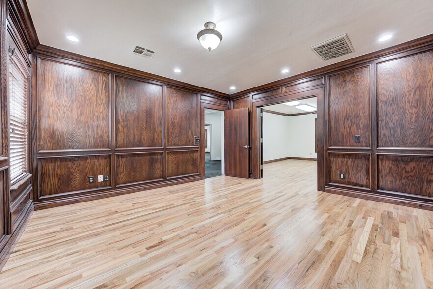 More Photos Of 1319 N Classen Dr, Oklahoma City Office For Lease