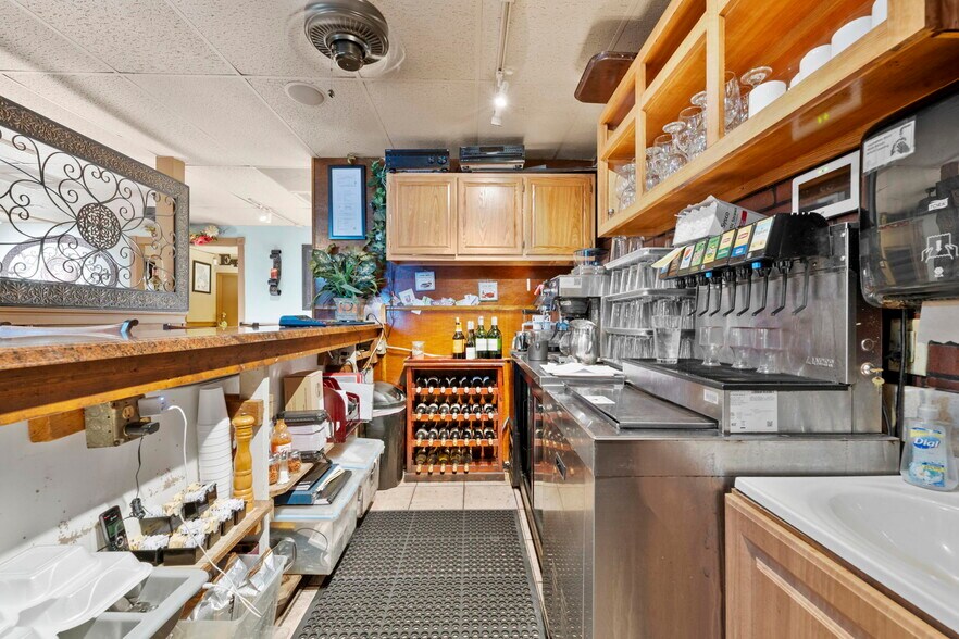 More Photos Of 7390 Shoal Line Blvd, Weeki Wachee Specialty For Sale