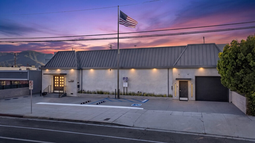 More Photos Of 703 S Main St, Burbank Showroom For Sale