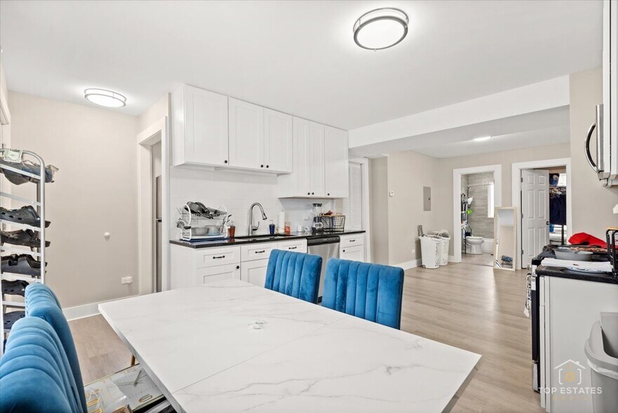 More Photos Of 1542 Victoria Ave, North Chicago Apartments For Sale