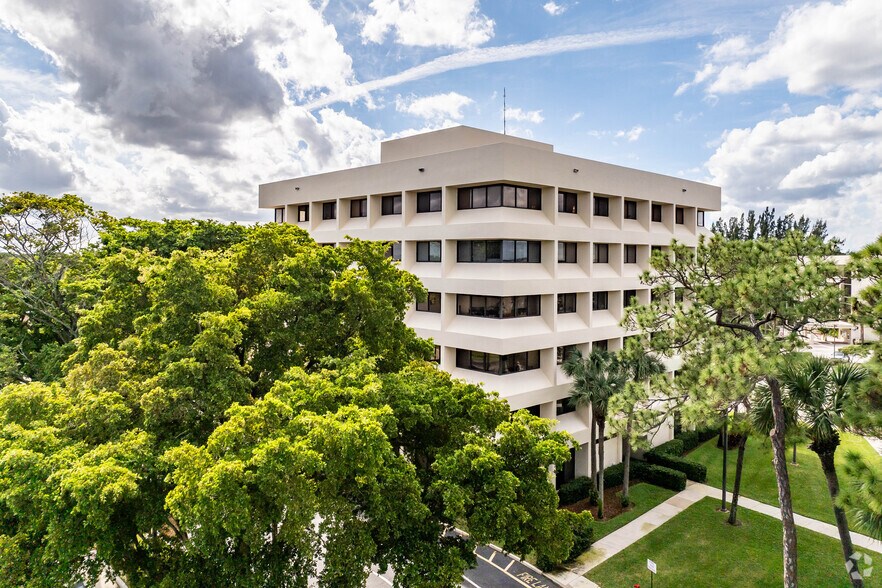 More Photos Of 4440 PGA Blvd, Palm Beach Gardens Coworking Space
