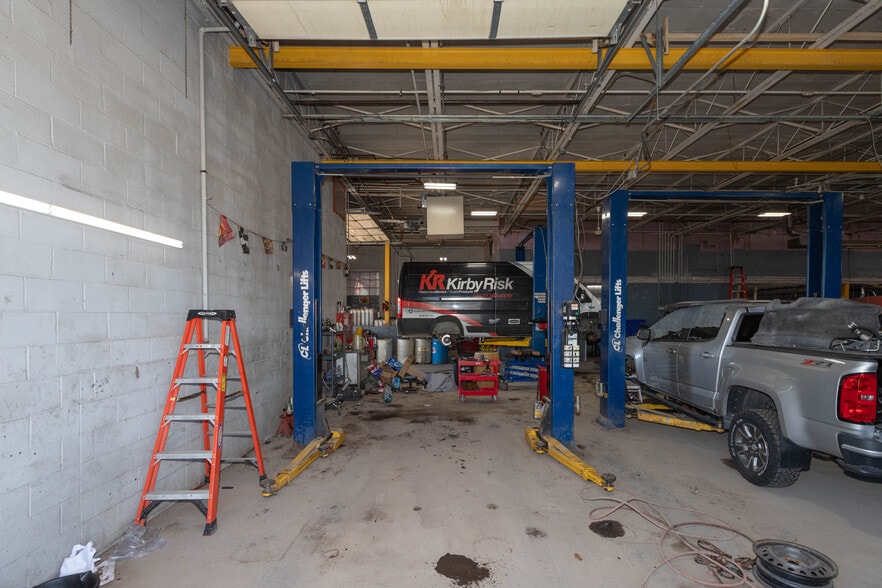 More Photos Of 2660 Hawcreek Blvd, Columbus Warehouse For Sale