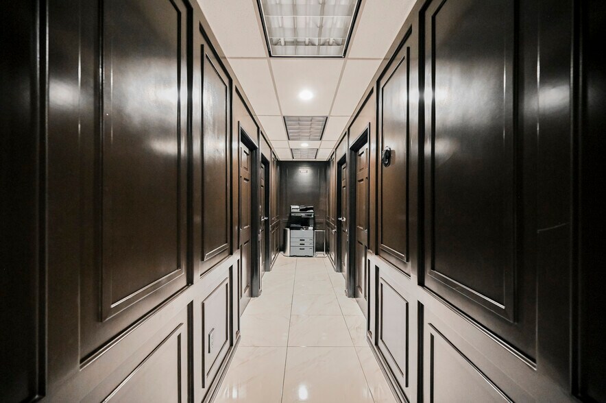 More Photos Of 630 S 3rd St, Las Vegas Office For Sale