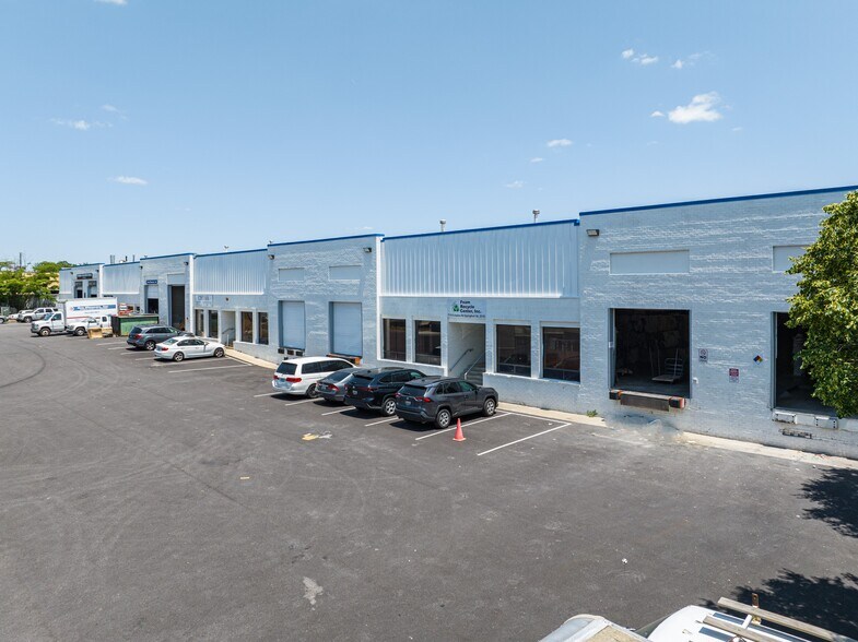 Primary Photo Of 7715 Fullerton Rd, Springfield Warehouse For Lease