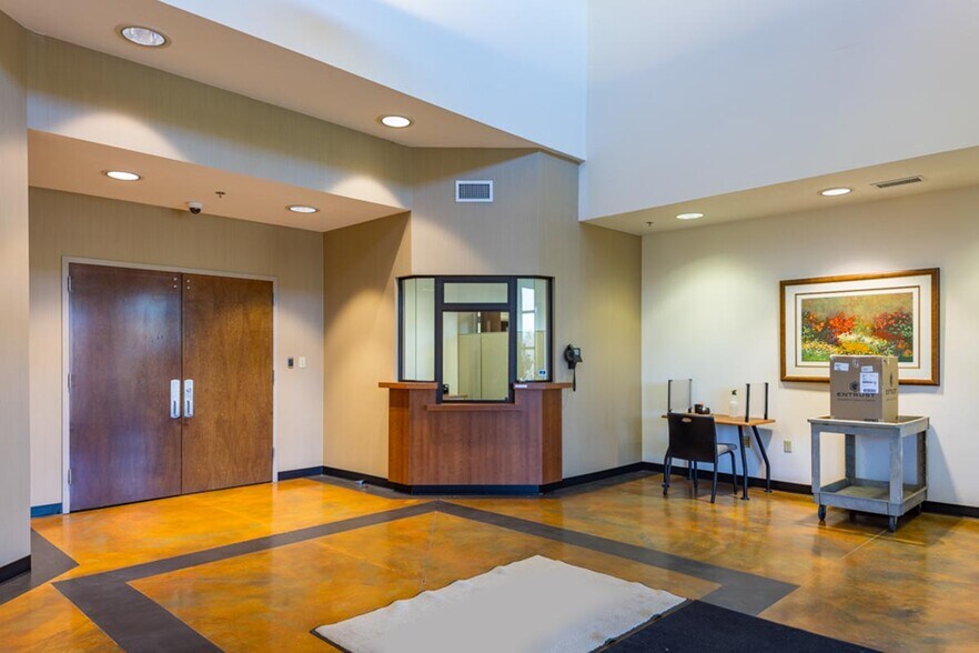 More Photos Of 10431 Wallace Alley St, Kingsport Office For Sale