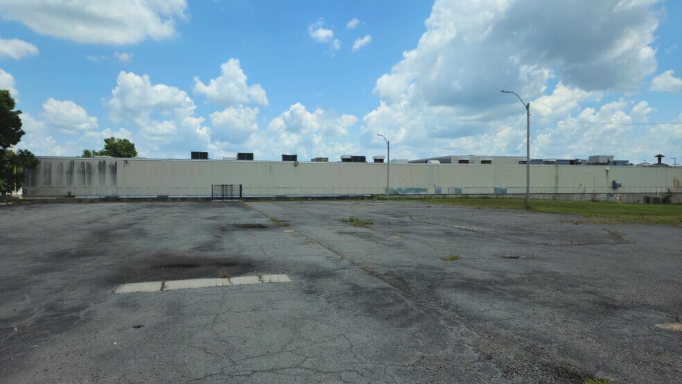More Photos Of 2111 Old Shawnee Rd, Muskogee Warehouse For Lease