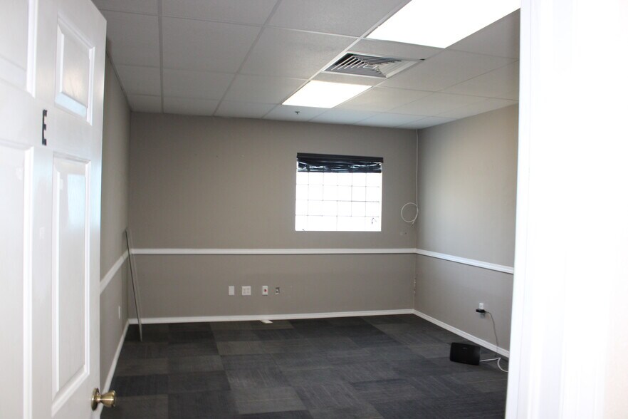 More Photos Of 110 Athens St, Tarpon Springs Light Manufacturing For Lease