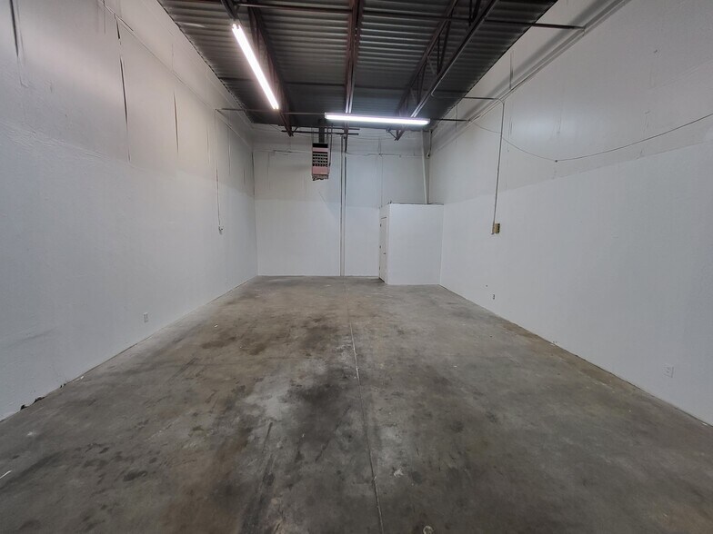 More Photos Of 7112 NW Melrose Ln, Oklahoma City Manufacturing For Lease