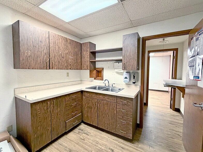 More Photos Of 531 Vandalia St, Collinsville Office For Sale