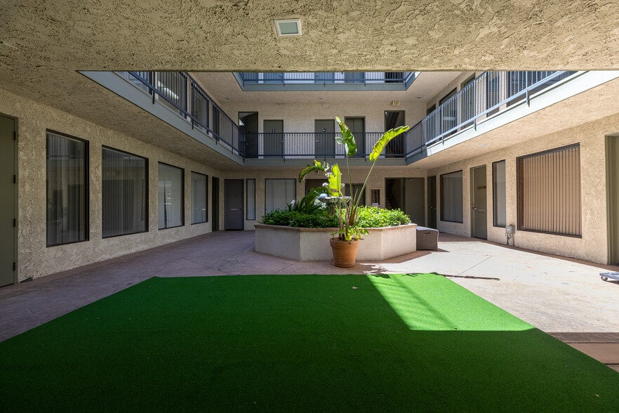 More Photos Of 23717 Hawthorne Blvd, Torrance Office For Lease