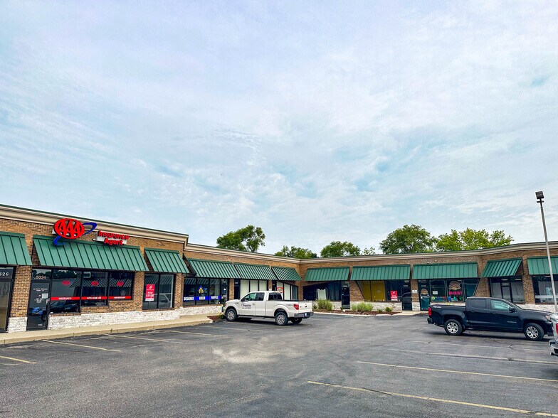 More Photos Of 5302-5326 Highland Rd, Waterford Unknown For Lease