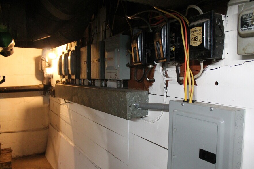 More Photos Of 3036 E State St, Hermitage Bar For Sale