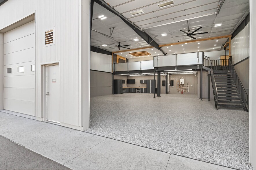 More Photos Of 663 Valerie Ave, Hudson Self Storage For Sale