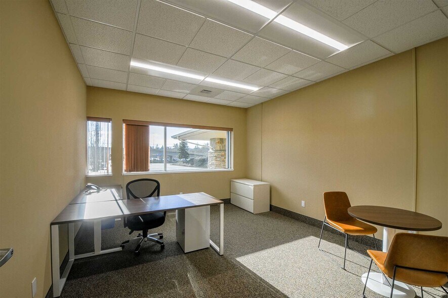 More Photos Of 698 12th St SE, Salem Office For Lease