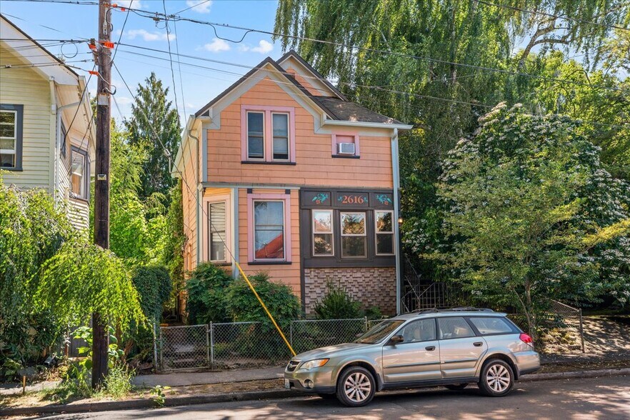 More Photos Of 2616 SE Pine St, Portland Apartments For Sale