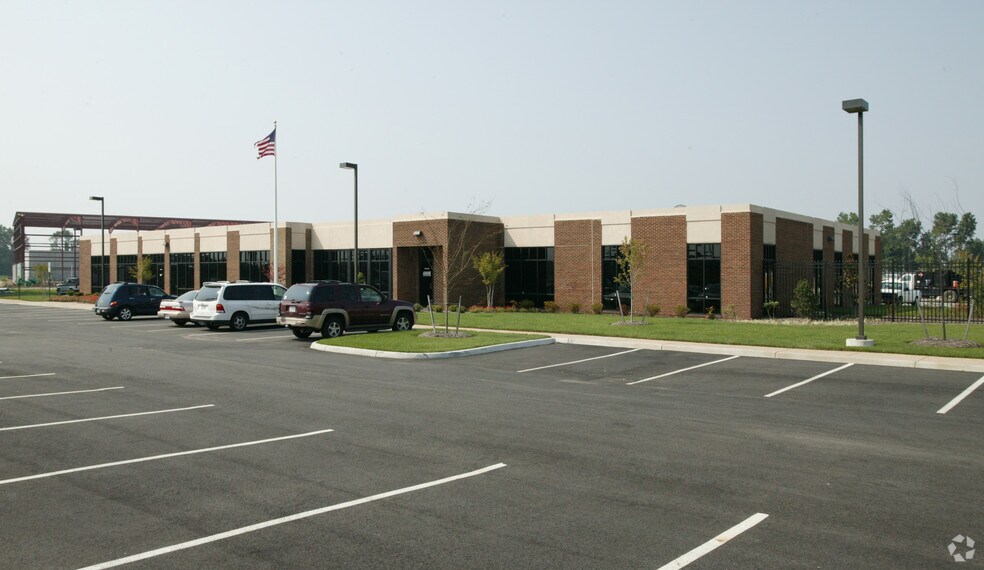 More Photos Of 105 E St, Hampton Flex For Lease