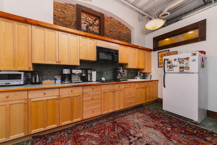 More Photos Of 118-128 N Fair Oaks Ave, Pasadena Office For Sale