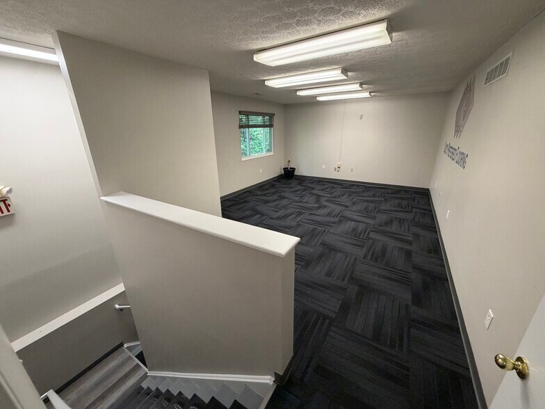 More Photos Of 3959 Fulton Grove Rd, Cincinnati Flex For Sale